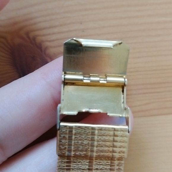 Vtg Wittnauer Quartz Gold & Black face w/ diamonds @ 12&6. HT4478 Swiss 9782 - Picture 9 of 14